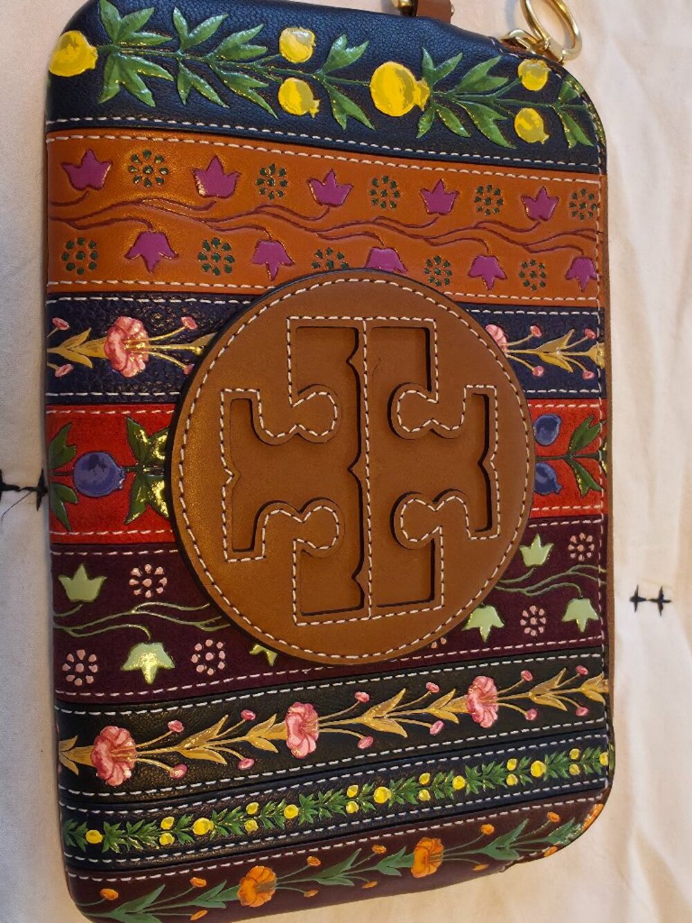 Like New - Tory Burch Wristlet perfect for spring/summer!